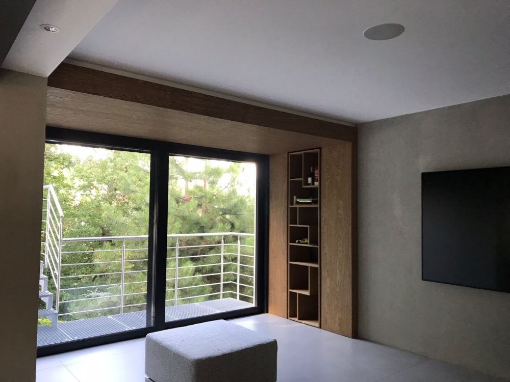 Regál do obývacej izby