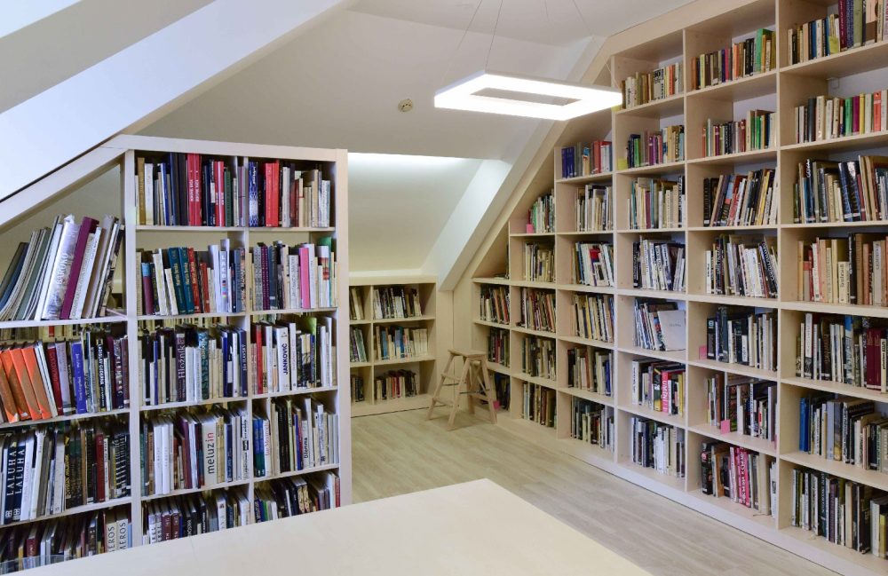 Moderná knižnica na mieru